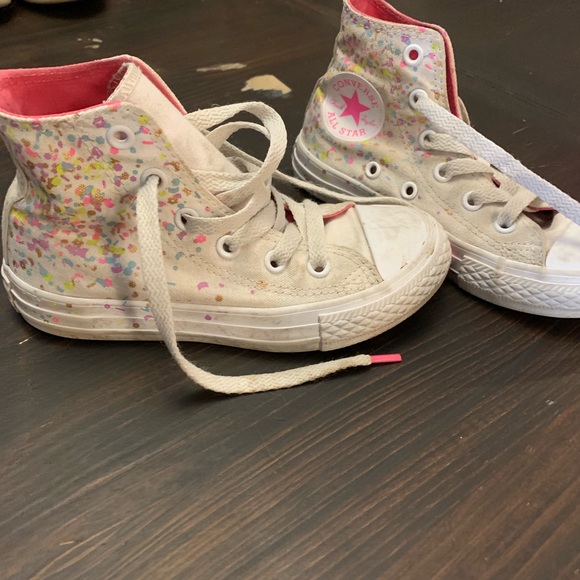 Converse - Picture 1 of 2